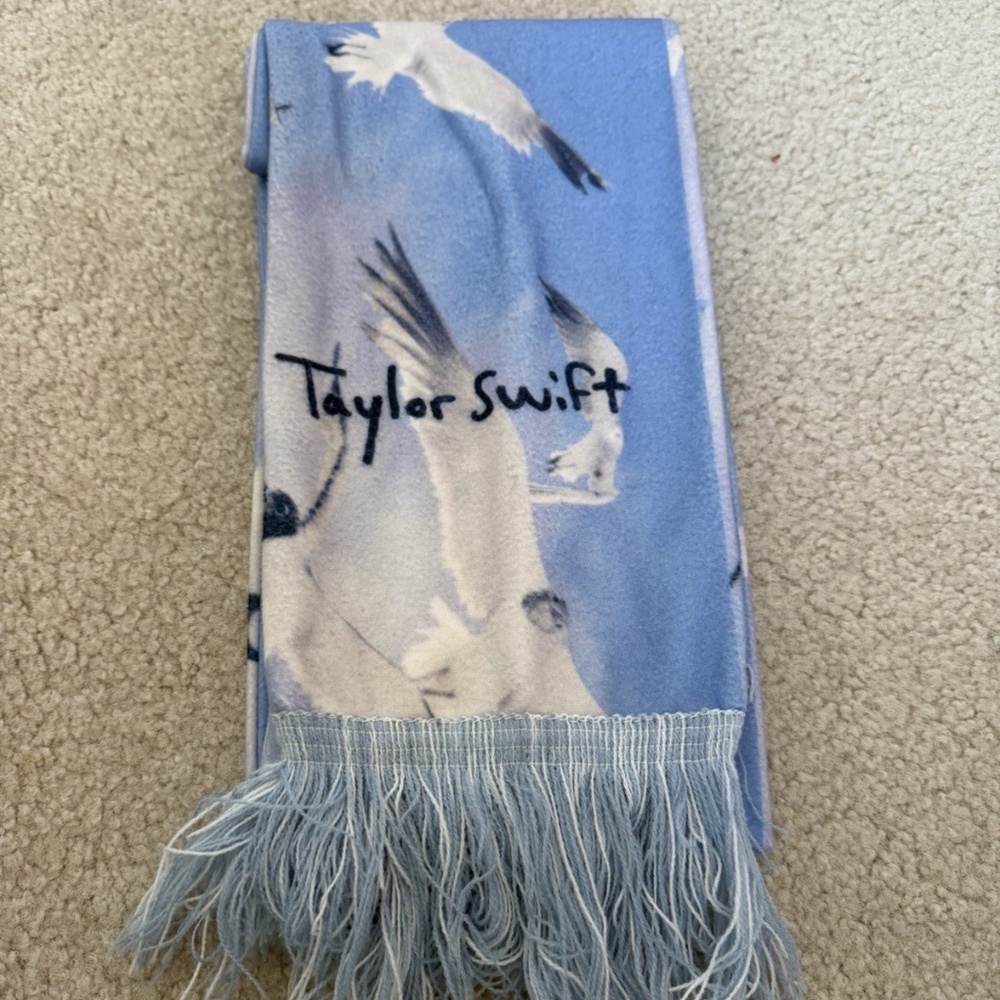 Taylor Swift Official Merchandise - 1989 Scarf With Seagulls (from 2014) - RARE